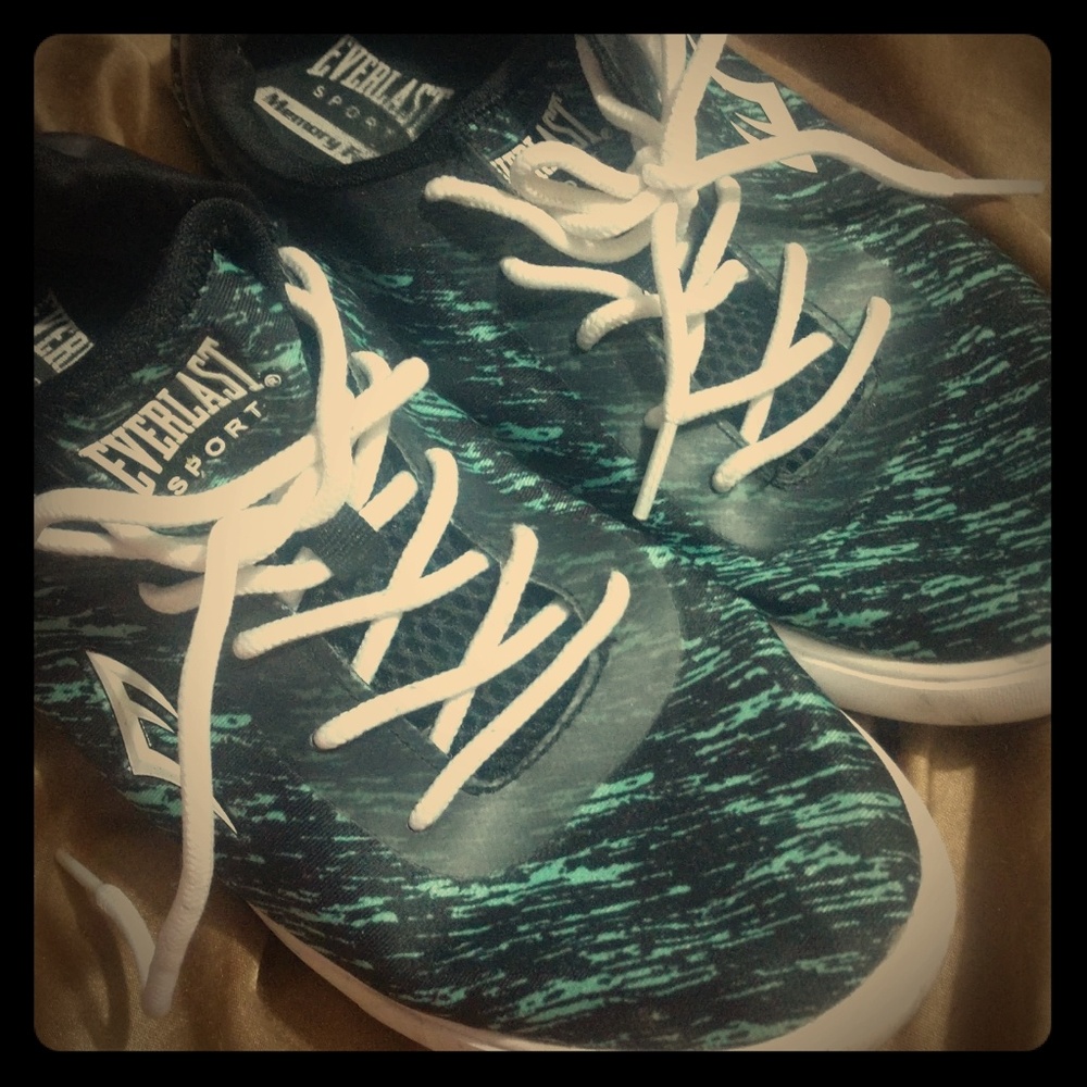 Everlast tennis shoes